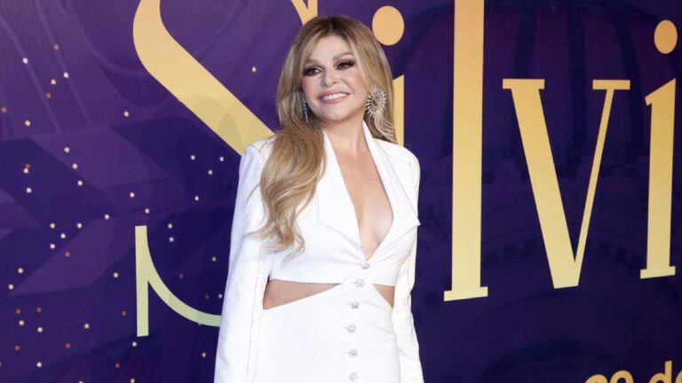 Itat Cantoral Posa Con Sexy Traje De Ba O Y Desata Euforia En Redes