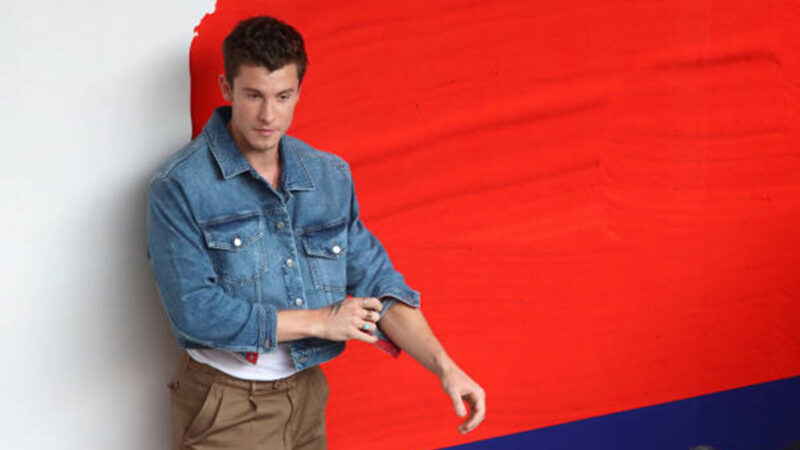 Shawn Mendes y Tommy Hilfiger colaboran en campaña de moda que busca