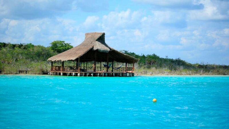 Bacalar o Laguna de los Siete Colores en Quintana Roo Pueblo Mágico