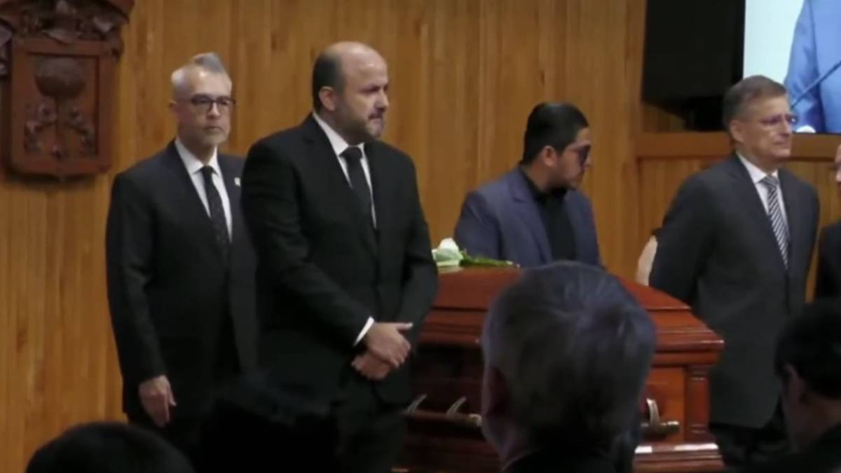 Ra L Padilla Recibe Homenaje De Cuerpo Presente En La Udeg Uno Tv