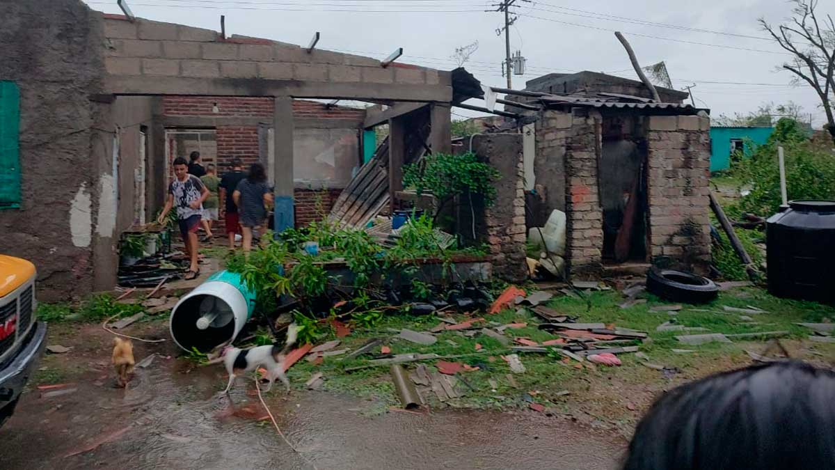 Huracán Roslyn, en Nayarit, deja al menos 3 muertos y 100 casas afectadas
