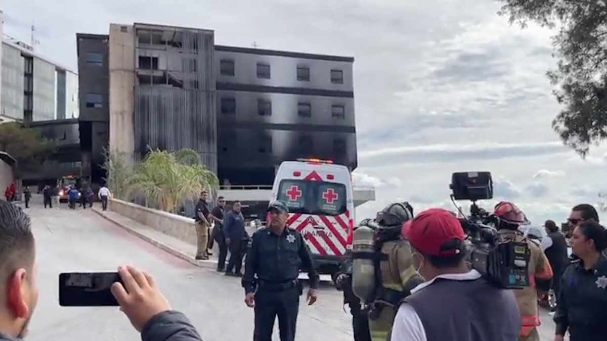 Incendio Durango: se quemó torre médica en la capital del estado; deja cuatro personas intoxicadas