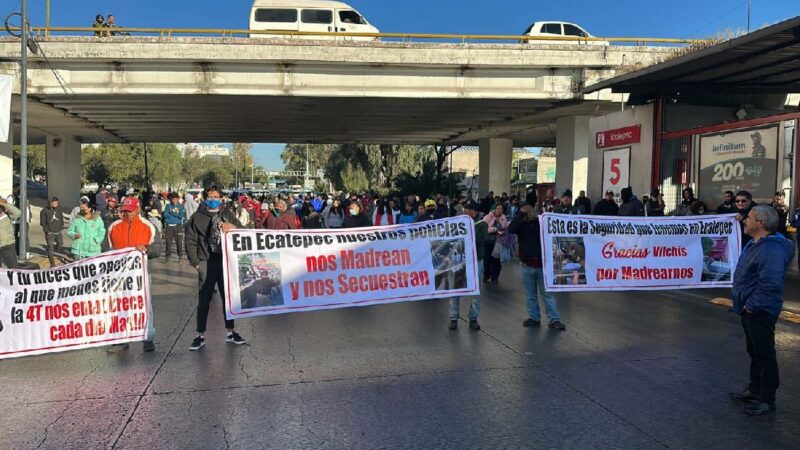 Transportistas Bloquean La Vía José López Portillo En Ecatepec - Uno TV