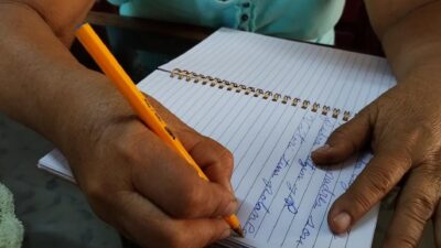 abuelita yucateca termina la primaria y secundaria a los 77 años