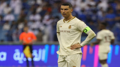 Cristiano Ronaldo derriba a jugador al estilo luchador