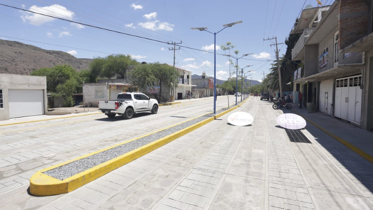 Entrega Diego Sinhue obras viales con inversión de 39.8 millones de pesos