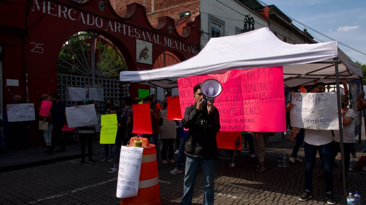 Marchas CDMX, comerciantes de mercado en Coyoacán en protesta