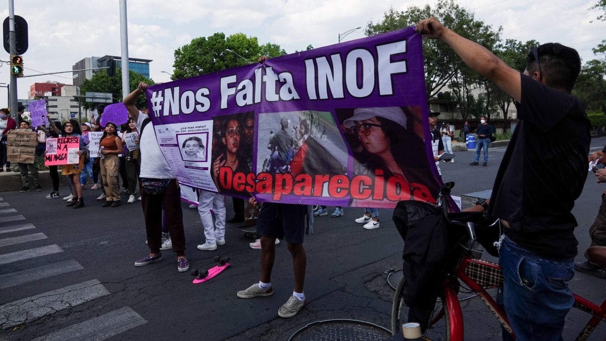 Marchas CDMX, personas en protesta en las inmediaciones de la FGJCDMX