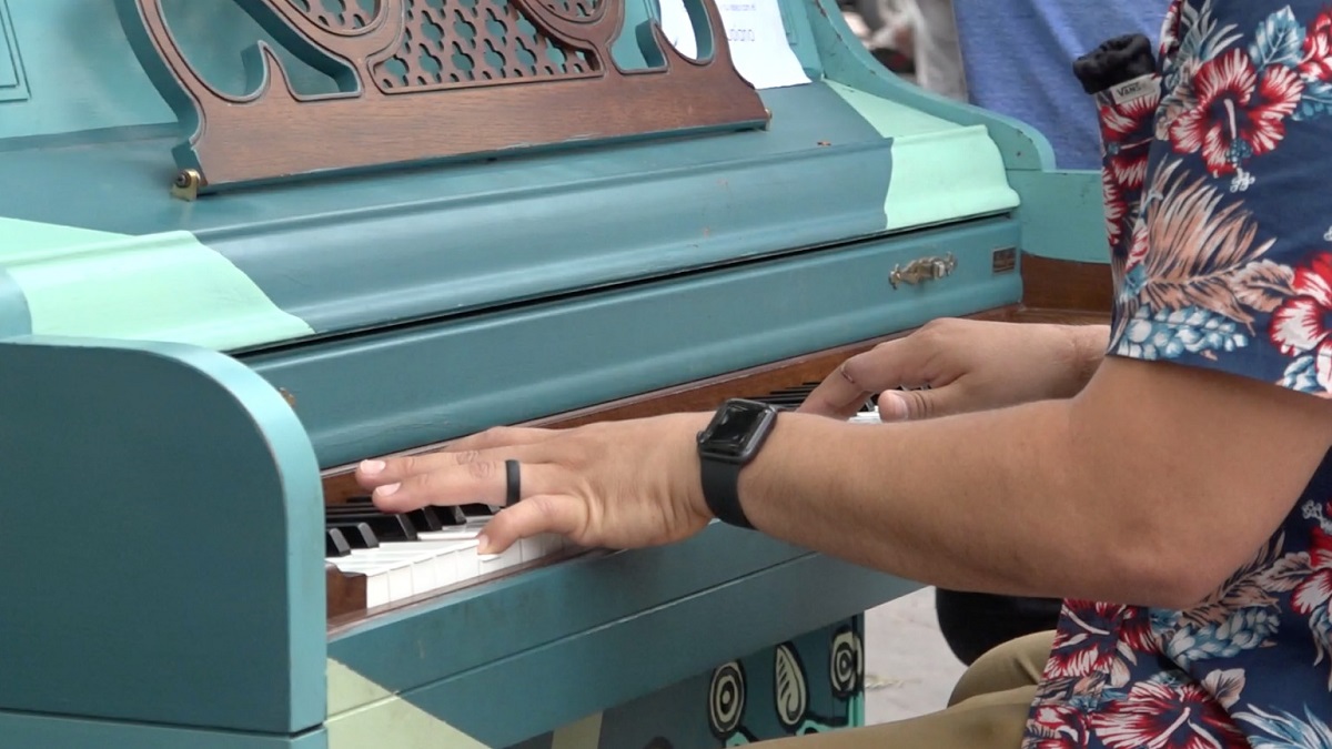 ponen-pianos-para-aprender-en-las-calles-de-queretaro