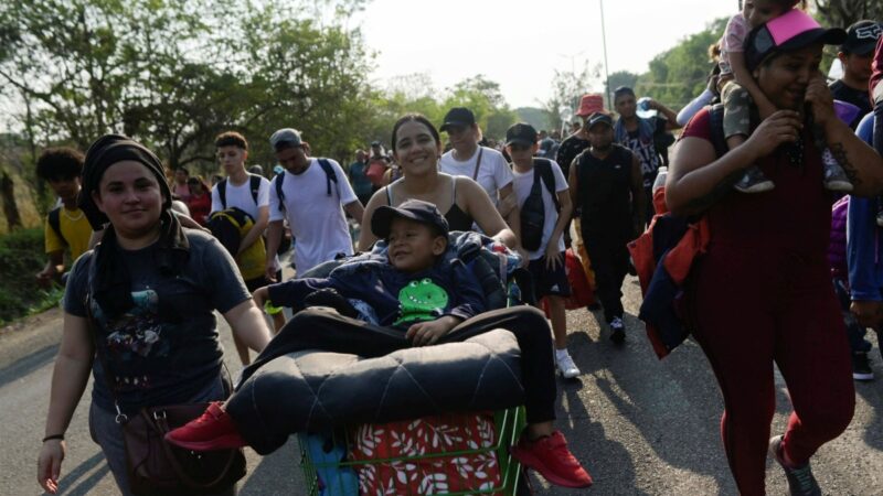 Salen De Tapachula 5 Mil Migrantes En Caravana Hacia La CDMX - Uno TV