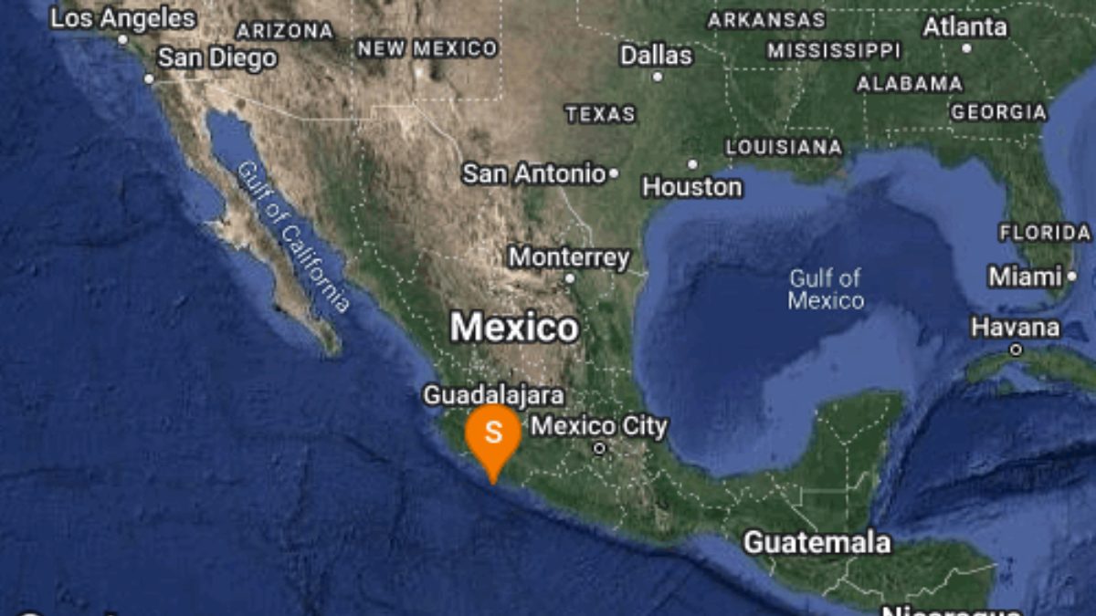 Mapa de México con punto marcado de epicentro del sismo de este sábado de Gloria en Michoacán