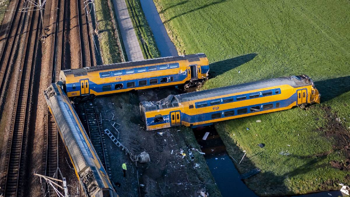 Tren se accidenta en Paises Bajos, deja al menos un muerto y 30 heridos