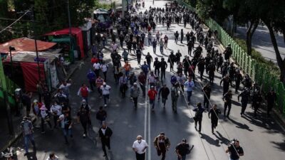 Marcha det ransportistas y bloqueo en Calzada Miramontes y Calzada Taxqueña