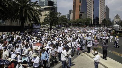 Marcha sobre Paseo de la Reforma, en la CDMX, a favor de la SCJN