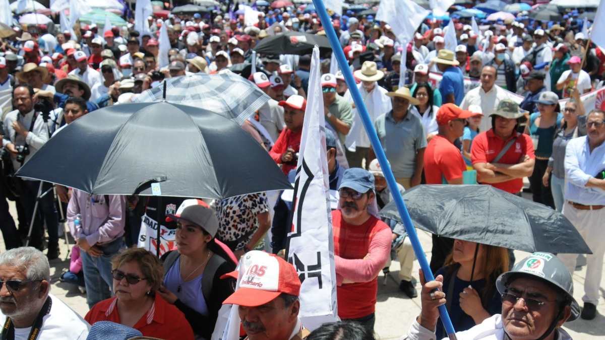 Marcha de integrantes del SME en Paseo de la Reforma, CDMX