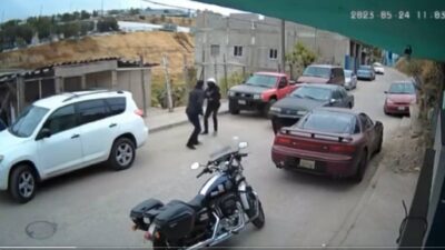 Automovilista golpea y da latigazos a policía en Tijuana Uno TV