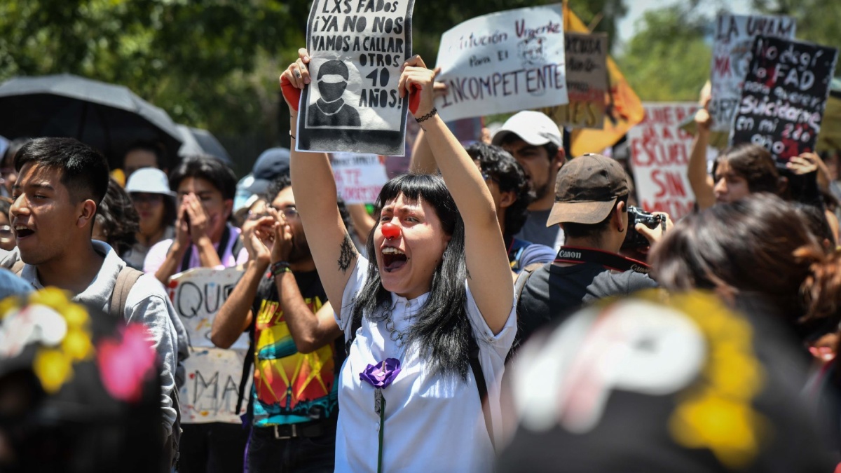 Marcha de estudiantes de la FAD de la UNAM en Ciudad Universitaria, CDMX