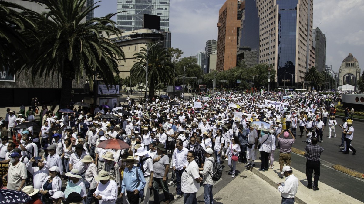 Marcha en apoyo a la SCJN por Paseo de la Reforma, en la CDMX